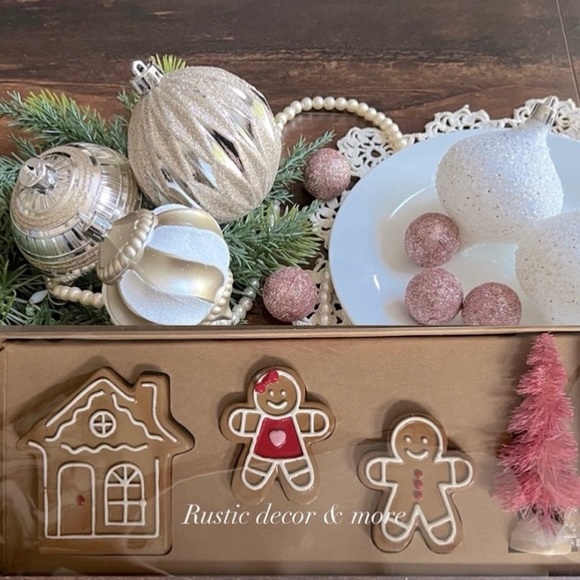 Gingerbread House With Gingerbread Kids with Pink Christmas Tree - Picture 2 of 2